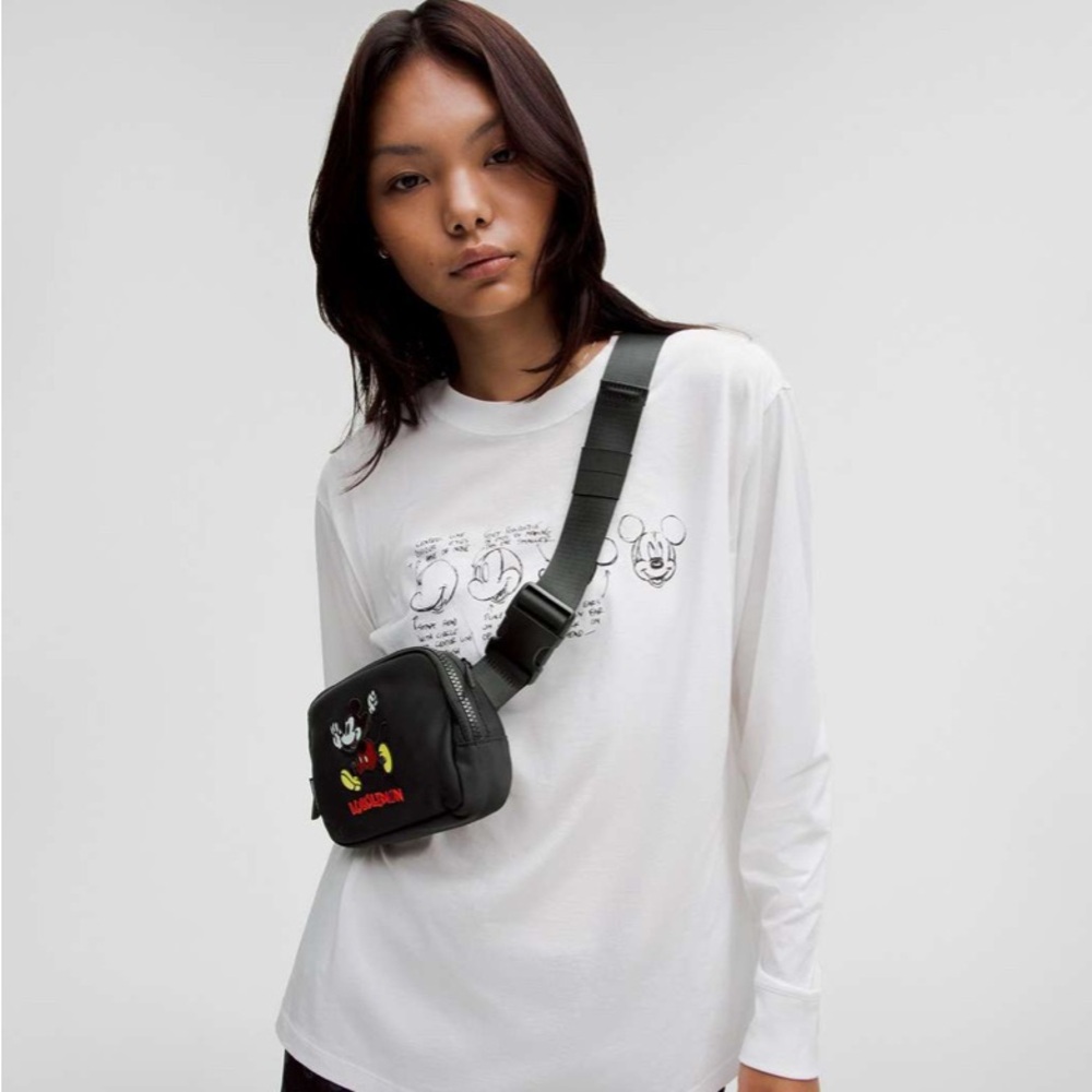 Disney x Lululemon *Everywhere Belt Bag 1L Mickey in Motion Graphic, Black - Picture 6 of 6
